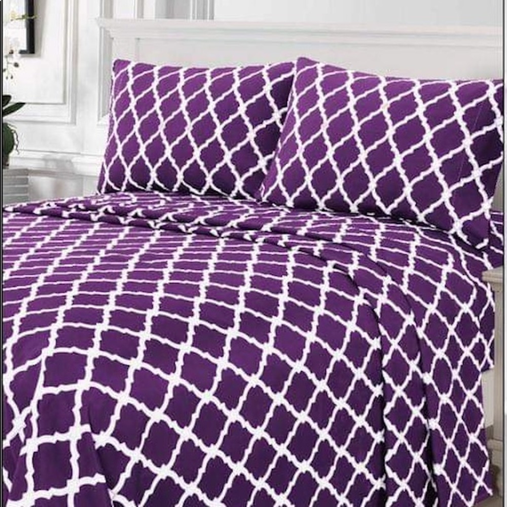 ✨FINAL STOCK✨Queen 4pc Purple Arabesque Bedsheets - Picture 1 of 5